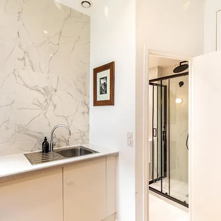 Guestready - Elysee Palace Marble Haven Apartament Paryż