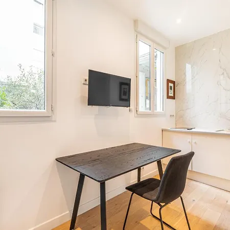 Apartament Guestready - Elysee Palace Marble Haven Paryż