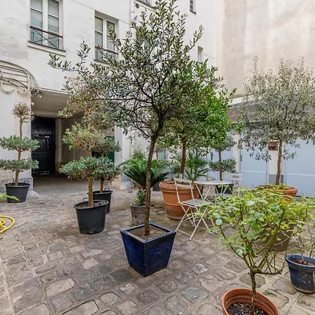 Guestready - Elysee Palace Marble Haven * Paris